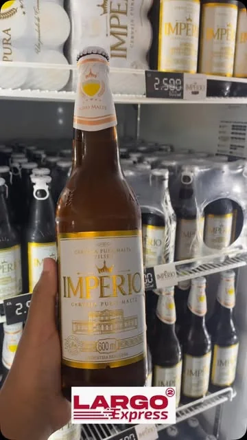 Heladera con botellas de Império y los precios marcados