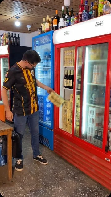 Reponiendo la heladera de bebidas